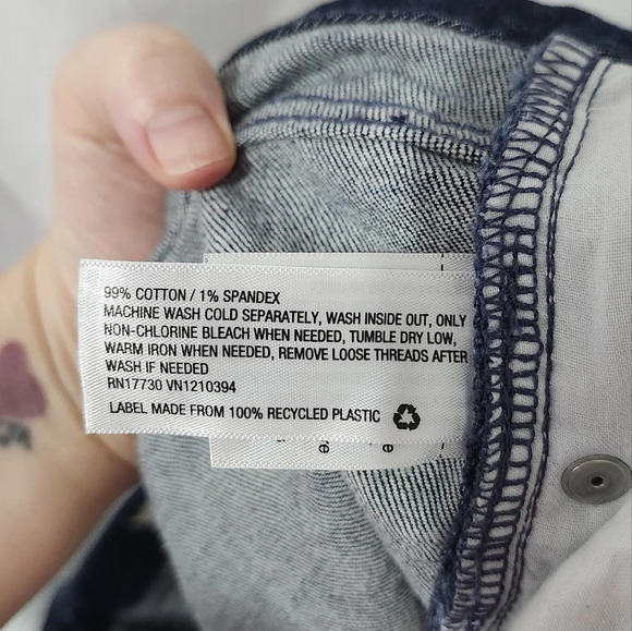 Universal Thread Women's Vintage Midi Short Size 14/32R Dark Wash Raw Roll Tab - Picture 2 of 6